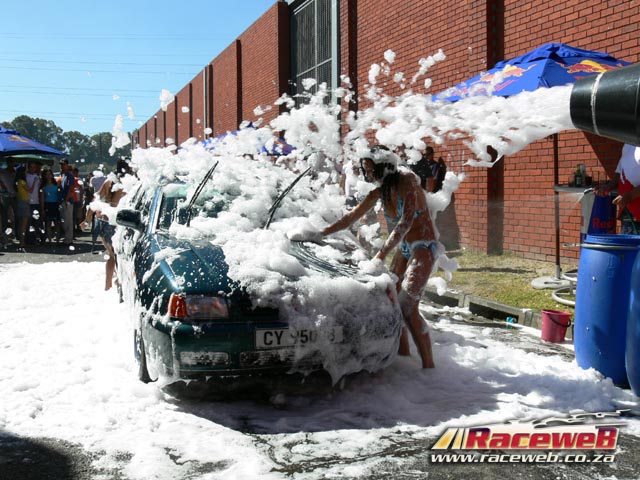 h20_bikini_car_wash_016