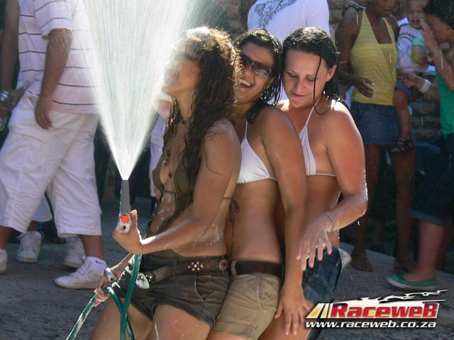 h20_bikini_car_wash_030