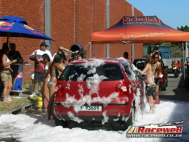 h20_bikini_car_wash_046