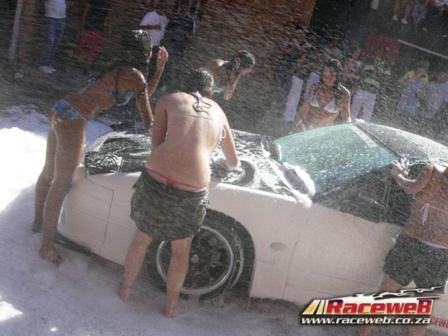h20_bikini_car_wash_068