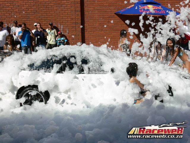 h20_bikini_car_wash_071