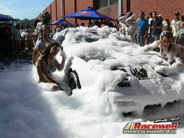 h20_bikini_car_wash_075